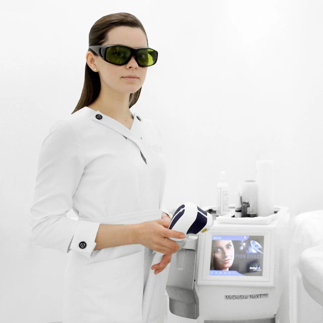 Лазерная эпиляция и беременность: когда делать паузу и когда можно возвращаться к процедурам