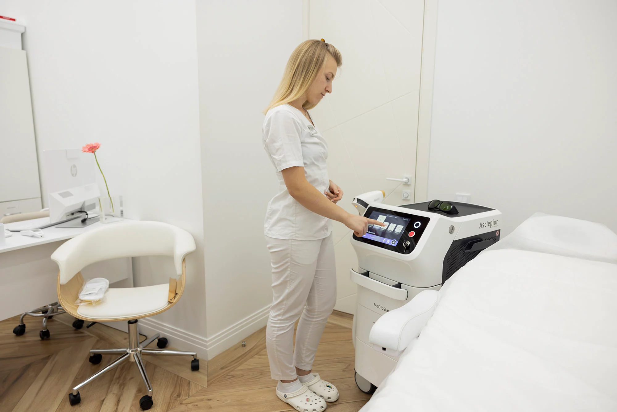 Гирсутизм и гормональный дисбаланс: зачем диагностика перед лазерной эпиляцией